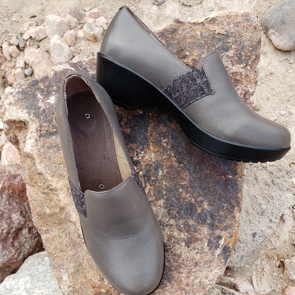 Dansko Grey Color Clogs size 6.5 (37))